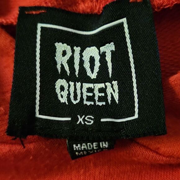 Riot Queen women's XS red lightweight hooded long sleeve checkered t-shirt - Picture 5 of 6